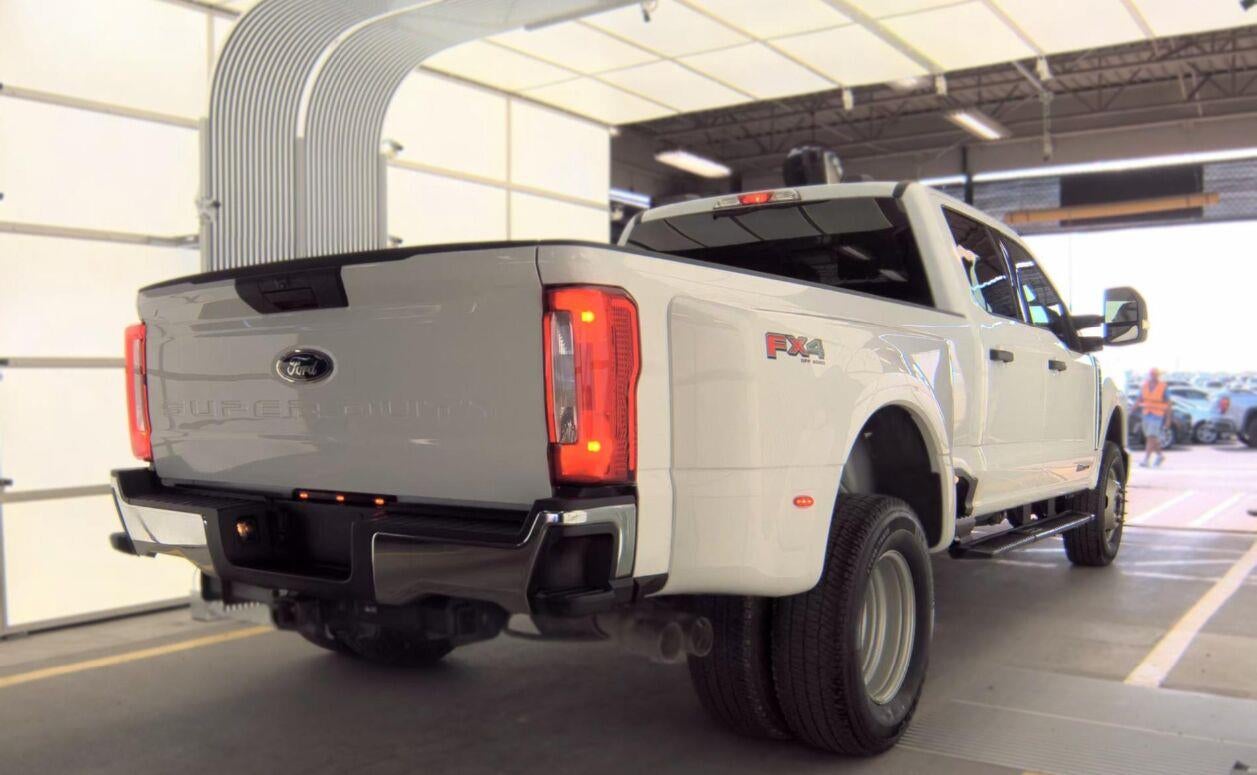 2025 Ford SUPER DUTY F-350 DRW XLT 4WD CREW CAB 8' BOX