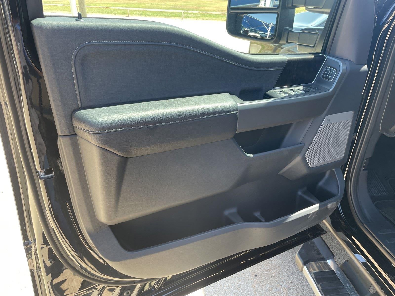 2026 Ford Super Duty F-350 DRW LARIAT