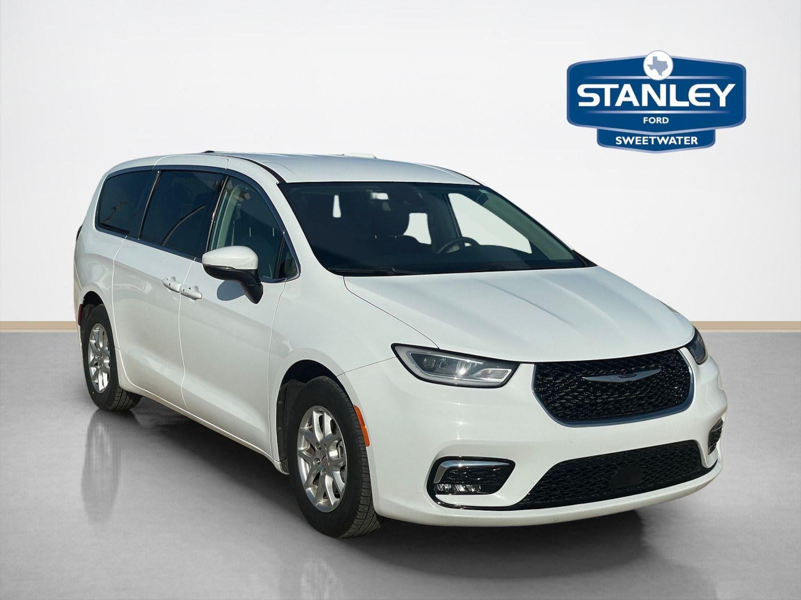 2023 Chrysler Pacifica Touring L's photo