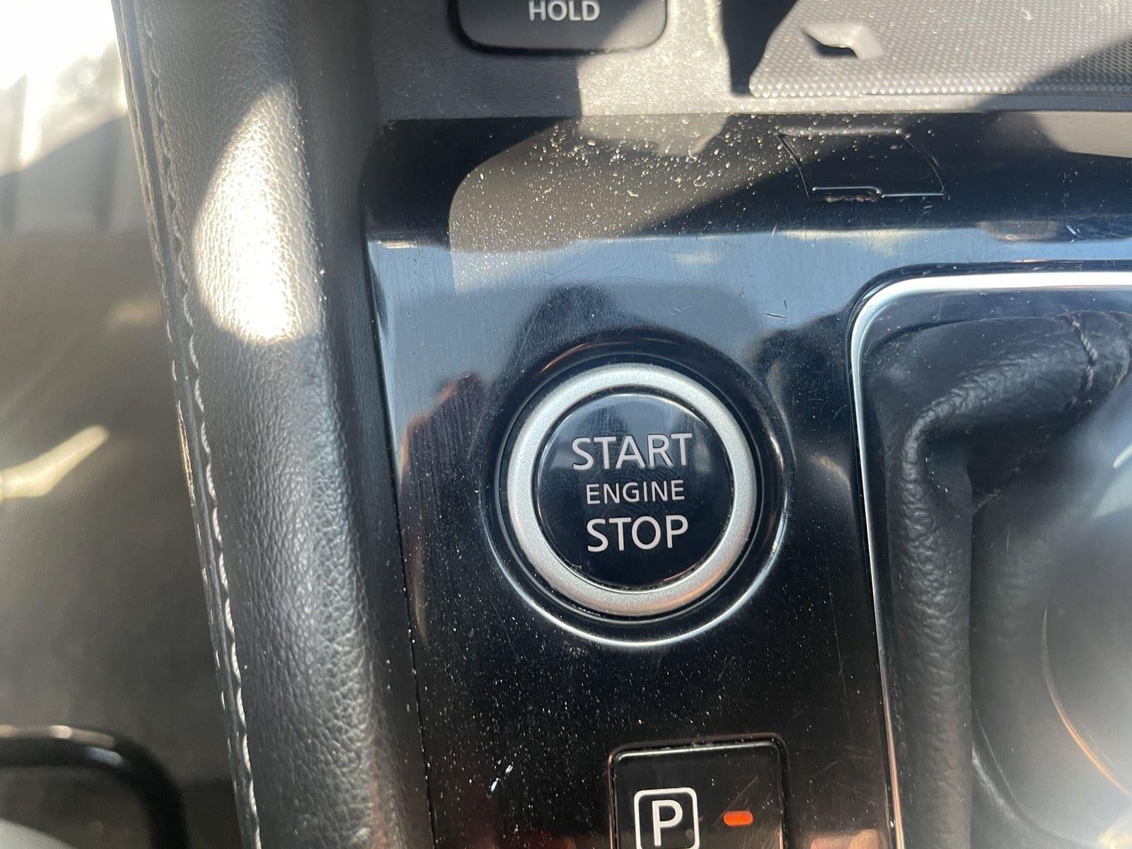 2022 Nissan Kicks SR