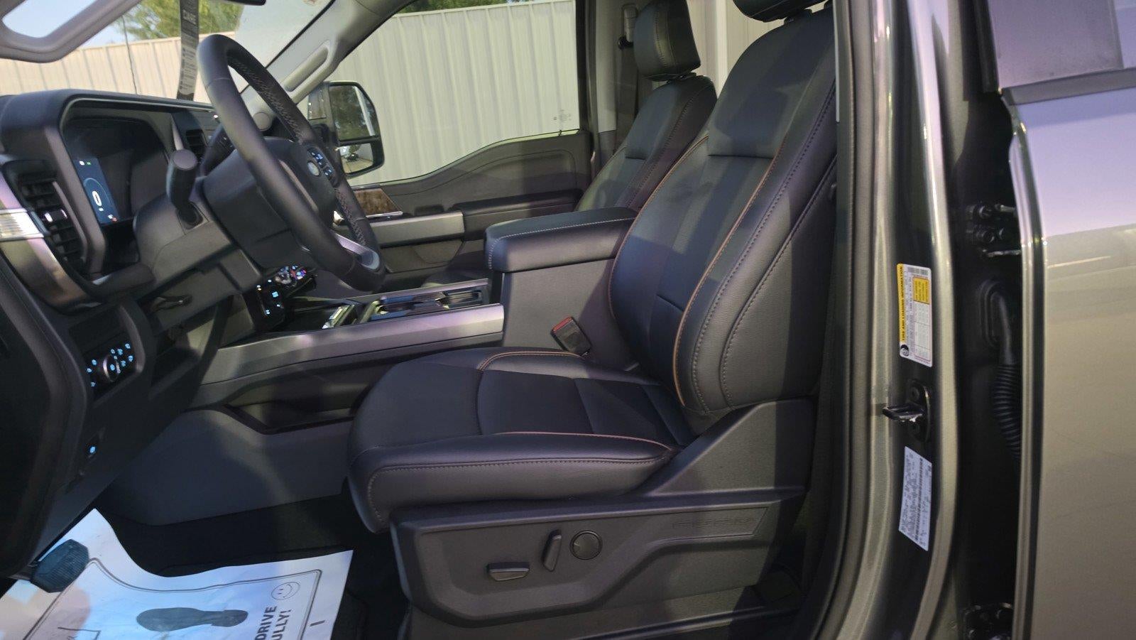 2027 Ford Super Duty F-350 SRW LARIAT