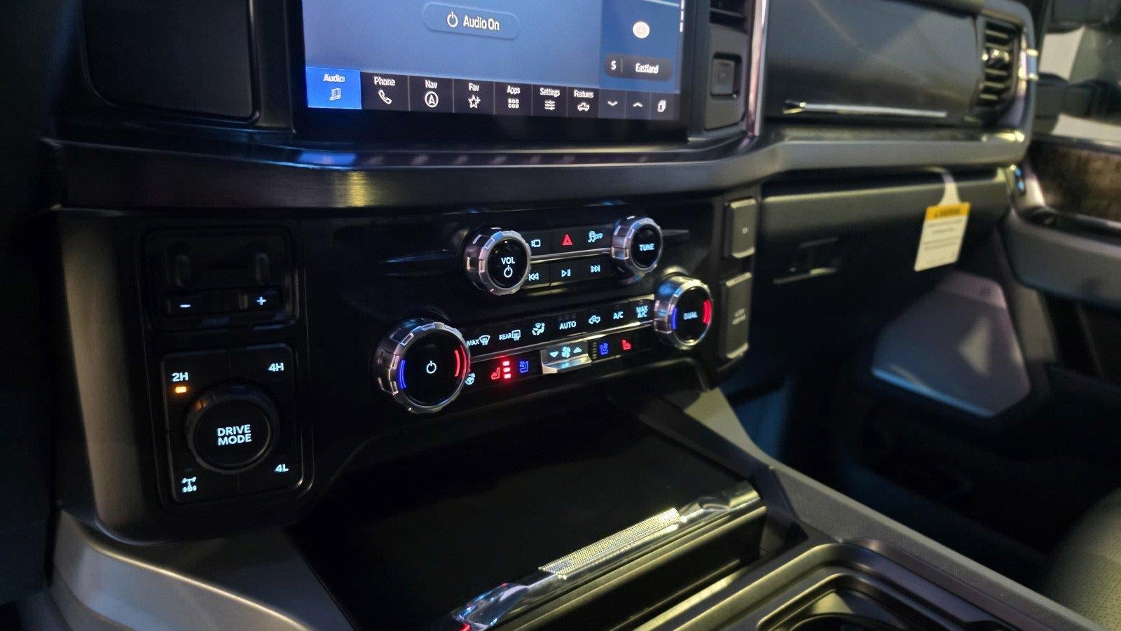 2027 Ford Super Duty F-350 SRW LARIAT
