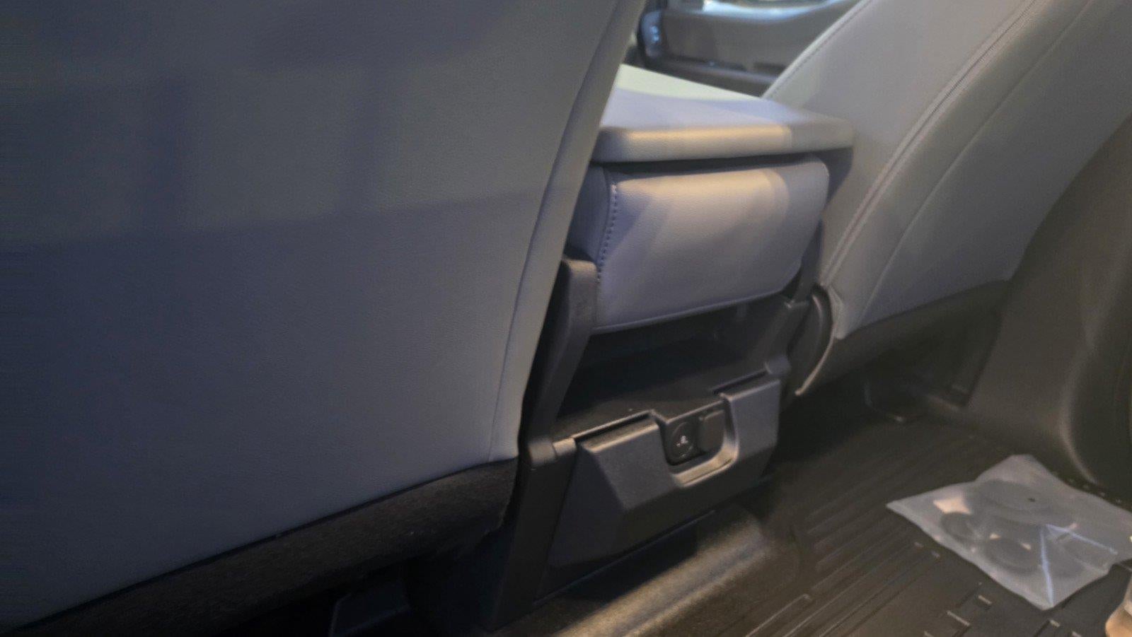 2027 Ford Super Duty F-350 SRW LARIAT