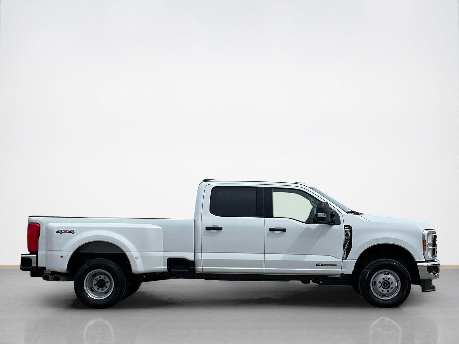 2026 Ford Super Duty F-350 DRW XLT