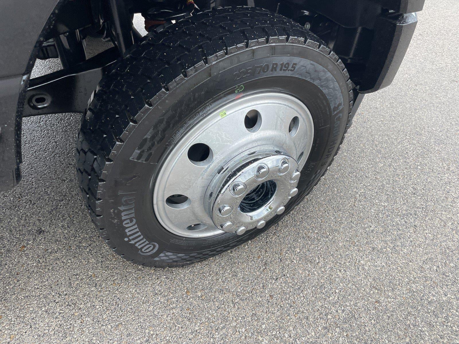 2027 Ford Super Duty F-450 DRW LARIAT