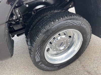 2027 Ford Super Duty F-450 DRW LARIAT