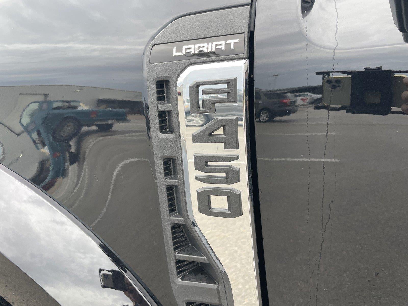 2027 Ford Super Duty F-450 DRW LARIAT